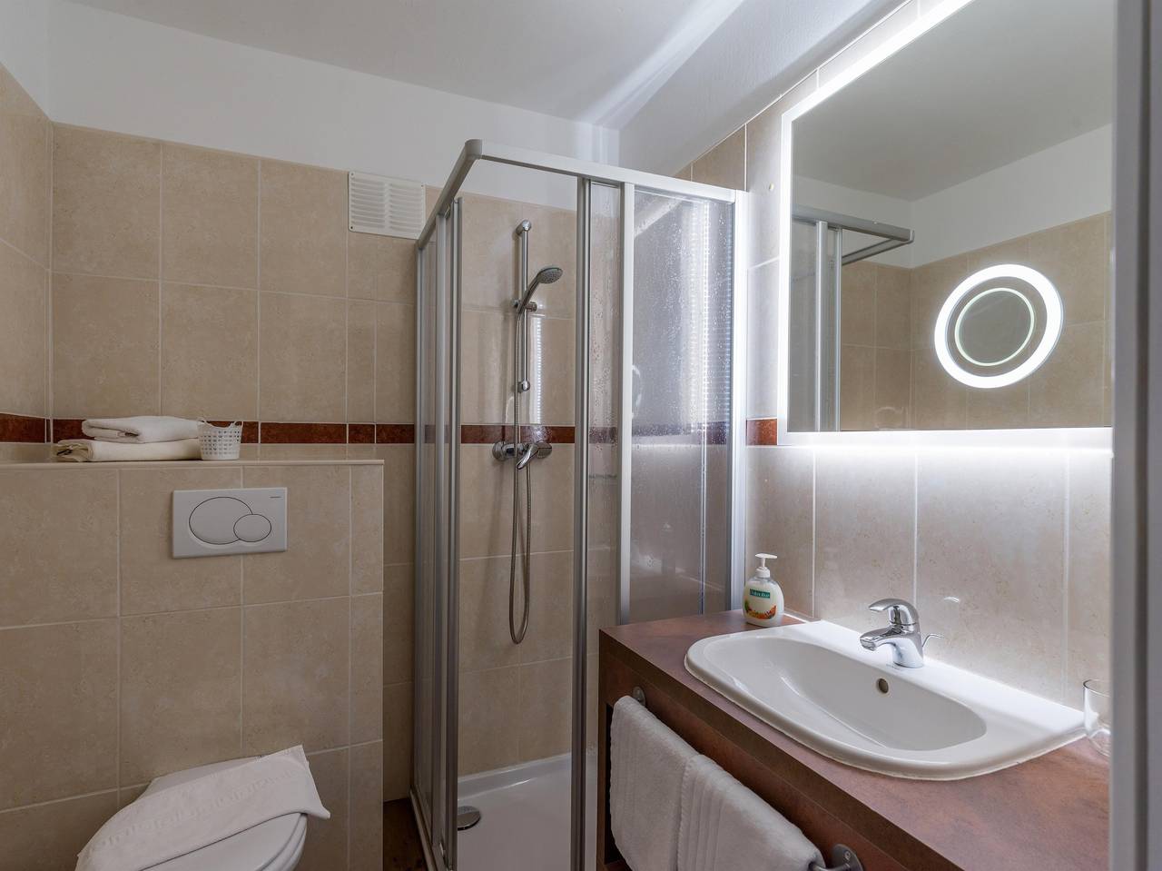 Ganze Ferienwohnung, Appartment Bergsee in Maurach, Eben am Achensee