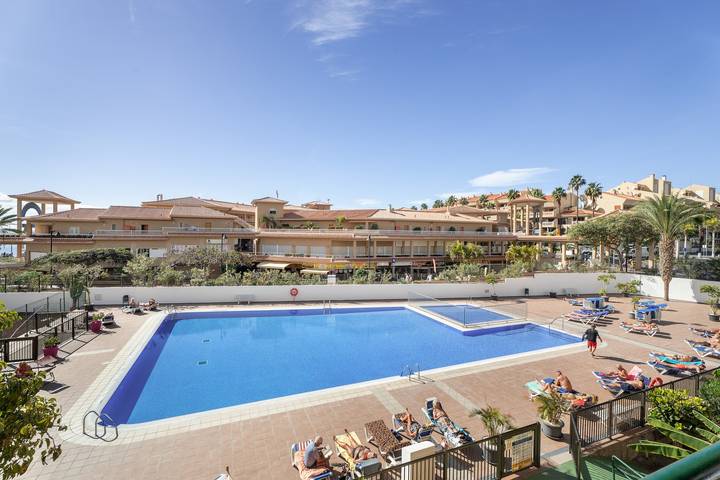 Appartement entier, Appartement de vacances 'Sunshine Sea' avec vue mer, Wi-Fi et climatisation in Playa de las Américas, Arona