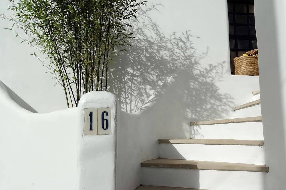 Prachtig huis met dakterras in oude stadskern van Odeceixe in Odeceixe, Costa Alentejana