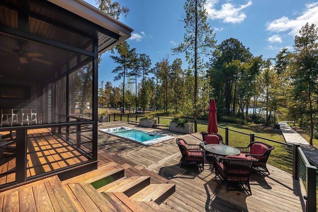 Lakefront Escape w/ Boathouse & Helipad – Your Ultimate Lake Gaston Getaway in Lake Gaston