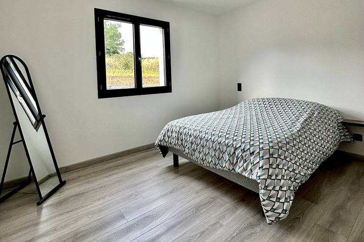 Location de vacances pour 8 personnes, avec terrasse et jardin à Lachapelle-sous-Aubenas - 2