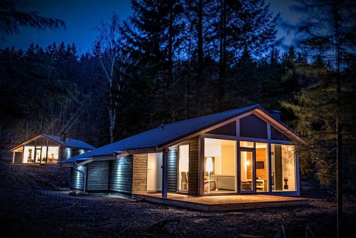 Ferienhaus für 4 Personen, mit Terrasse und Garten sowie Pool und Sauna