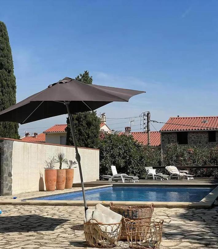 Location de vacances pour 10 personnes, avec piscine ainsi que jardin et terrasse à Villelongue-dels-Monts - 2
