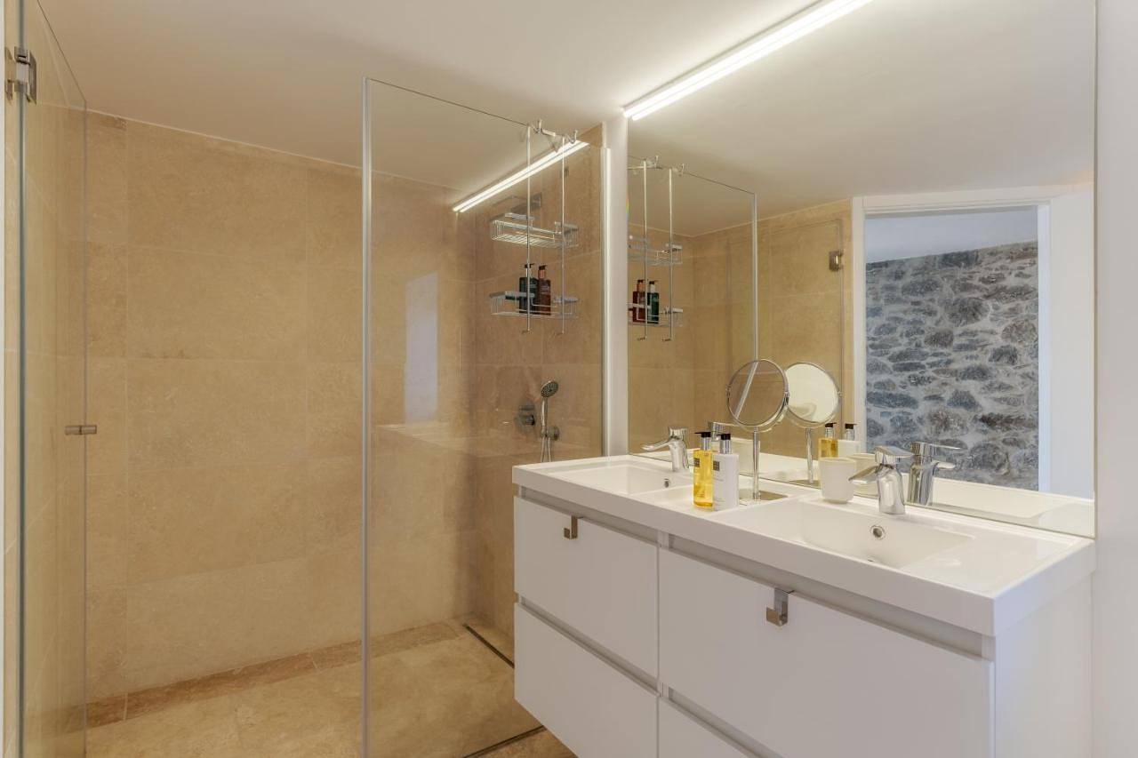 Deluxe Double Room with Balcony and Sea View in Canhas (Madeira), Madeira