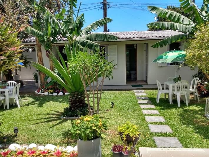 Casas e apartamentos de temporada para 2 pessoas, com vista e jardim em Ingleses do Rio Vermelho