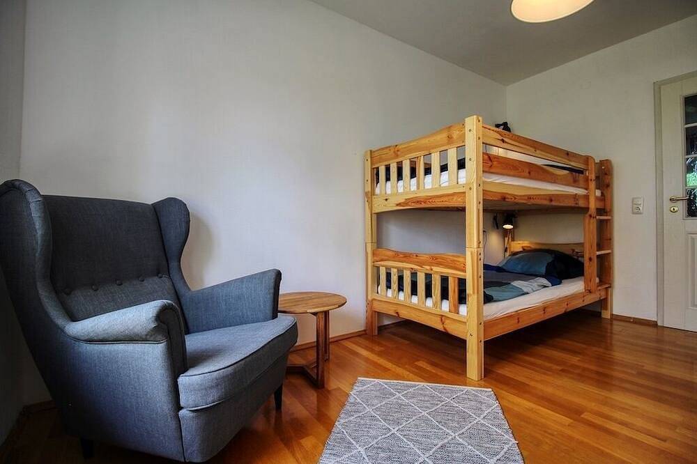 Ganze Wohnung, Wohnung mit Wintergarten im Ferienhaus Makrele von 1877 in Sundhagen, Stralsund Umland