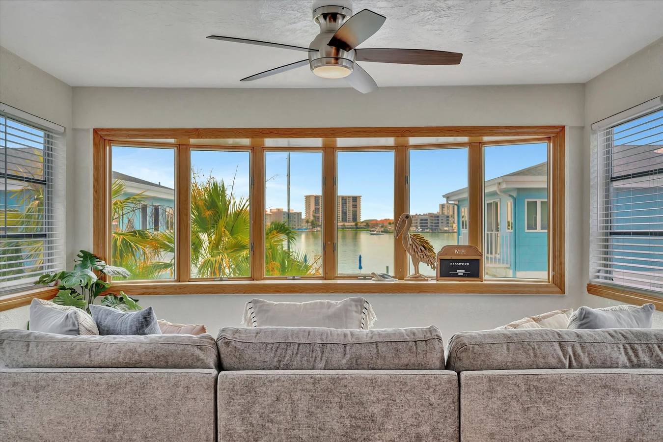 Apartamento entero, Watch the dolphins  Waterview  2-bed  Heated pool in Clearwater Beach, Clearwater