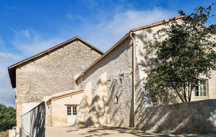 Location de vacances pour 10 personnes, avec piscine ainsi que jardin et terrasse à Les Lèves-et-Thoumeyragues