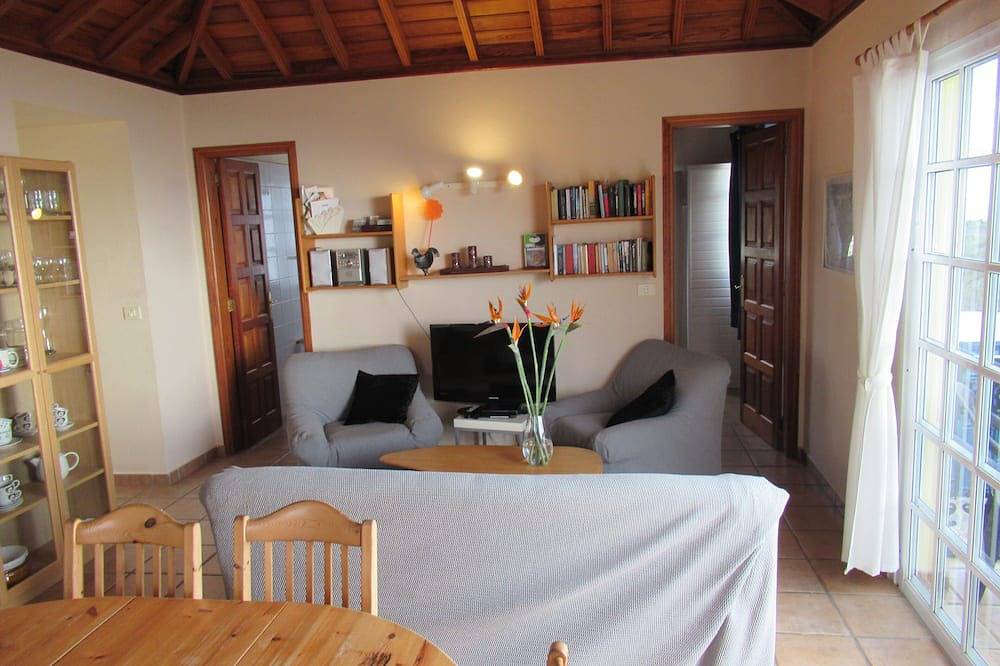 Bungalow mit 3 Schlafzimmer, 2 Bäder, Balkon und Terrasse. Meerblick in Tazacorte, La Palma South