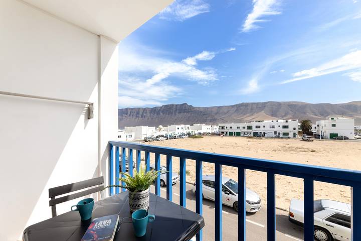 Entire apartment, El Arenal de Famara by Escape Home in Famara Beach, Teguise