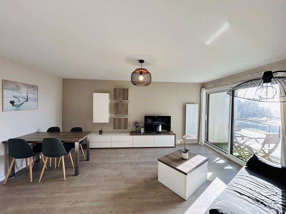 Appartement entier, Trés bel appartement 4 personnes, vue mer, plage de Port Fontaine à 30m, wifi in Plage de Port Fontaine-Lomener, Ploemeur