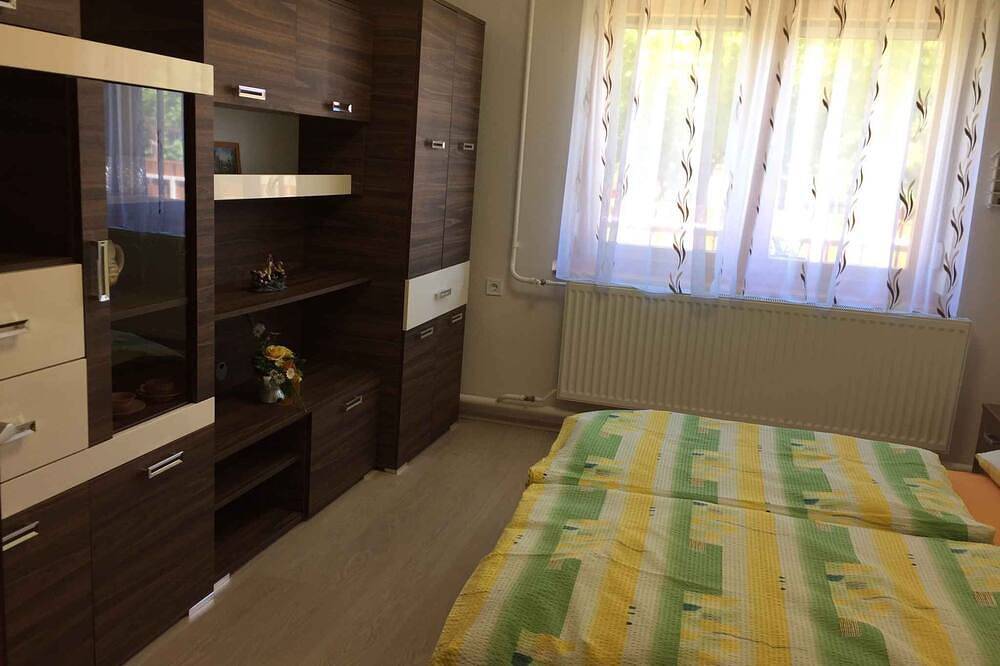 Ferienhaus mit Außenpool und Garten in Balatonkeresztur, Plattensee Südufer