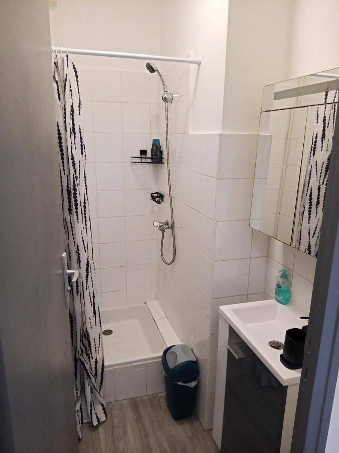 Appartement entier, Furnished studio, 5 min Avignon, Pontet center in Le Pontet, Vaucluse