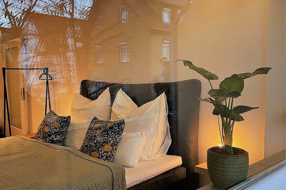 Ganze Wohnung, Studio Apartment mit Parkplatz in Esslingen am Neckar, Landkreis Esslingen