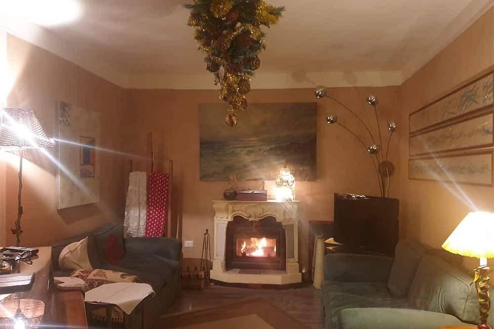 Appartement entier, Former military outpost watchtower at the entrance to the village. in Castelletto d'Orba, Province d'Alexandrie