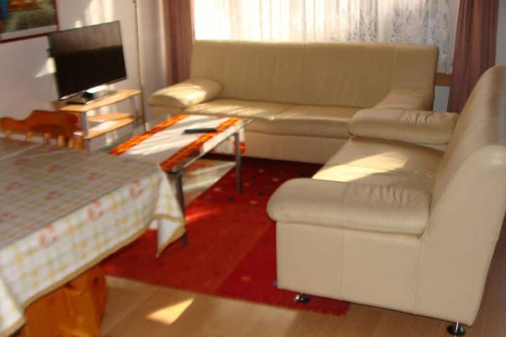 Entire apartment, Sunny 3 Br FeWhng at 1500 meters above sea level directly at the ski resort. in Vilters-Wangs, Canton St. Gallen