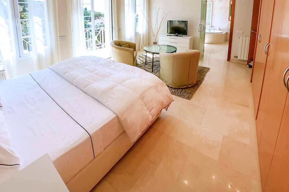 Prachtig huis met 5 slaapkamers in. in Urbanizacion Montcabrer, Cabrils