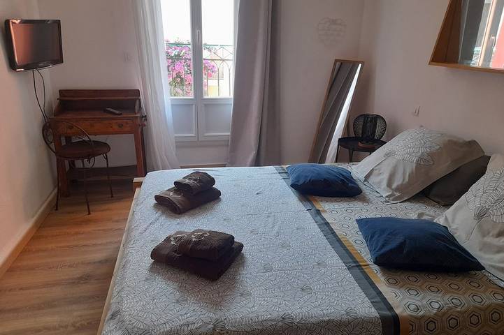 Ganze Wohnung, In the heart of Meze, apartment 2 Bedrooms, Air Conditioned, sleeps 4. in Mèze, Mittelmeerküste (Frankreich)