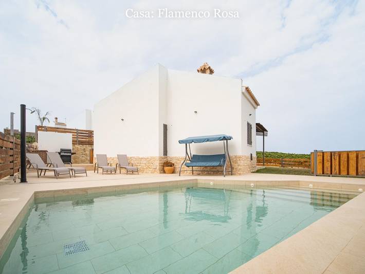 Casa rural para 6 personas, con terraza además de vistas al lago y piscina en Trebujena