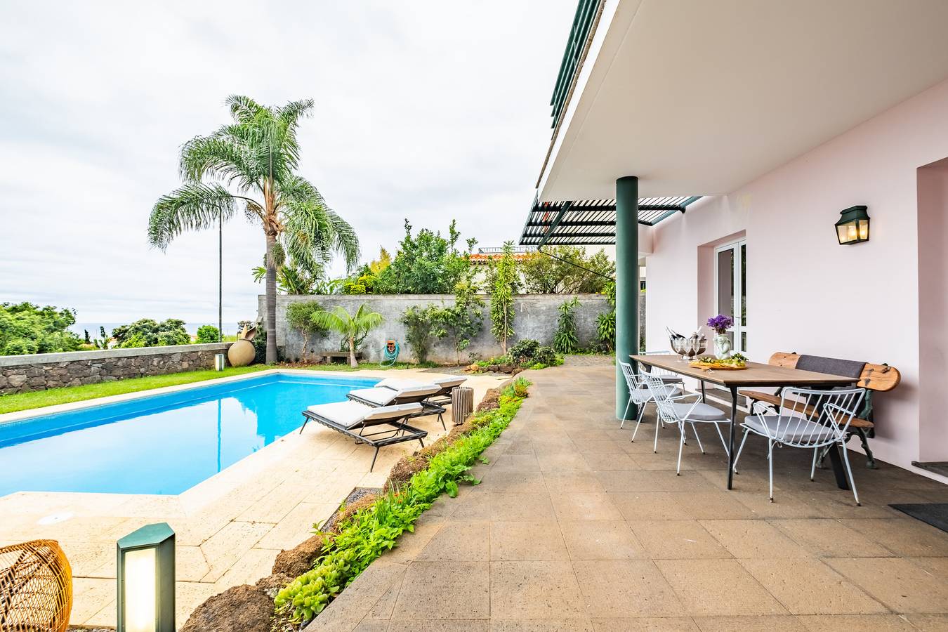 Casa de férias 'Villa Magnólia' com vista para o mar, piscina privada e Wi-Fi in São Martinho (desambiguação), Madeira