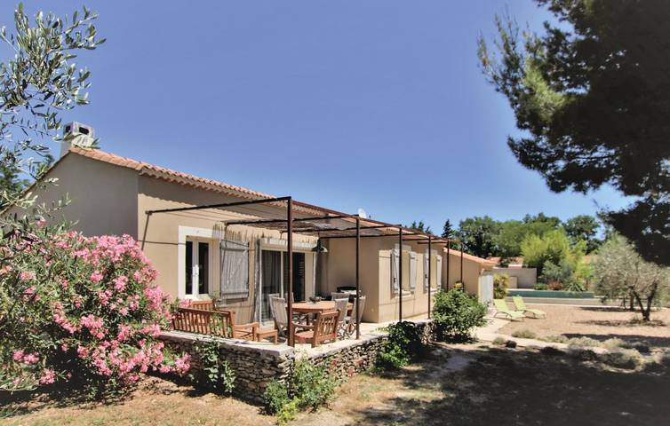 Location de vacances pour 6 personnes, avec piscine ainsi que jardin et terrasse à Avignon - 2