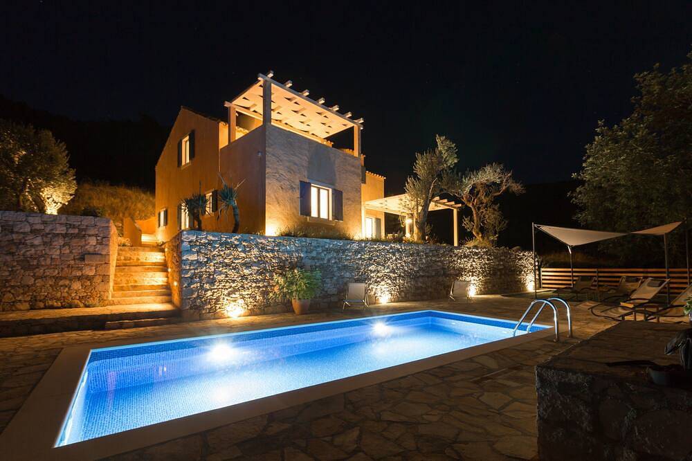 Holiday home in Grad Dubrovnik from £600 per night