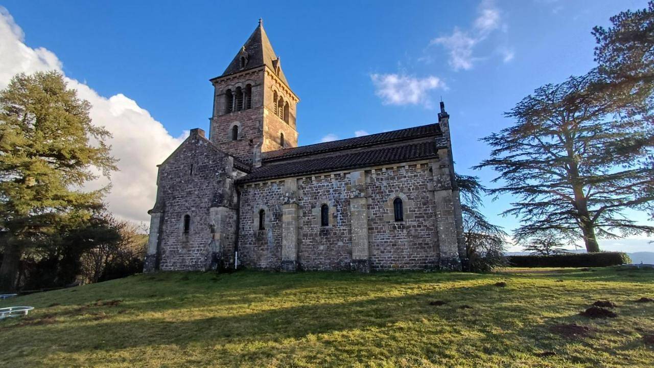 Grand Chêne in Saint-Racho, Région de Charolles