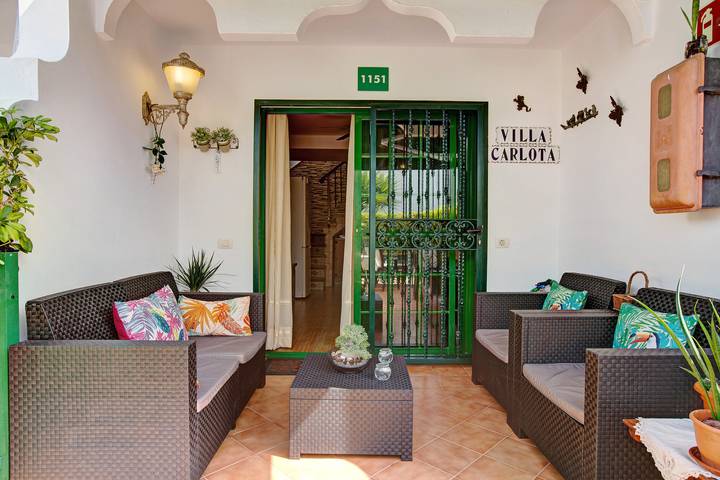 Villa Carlota with Pool, Terrace & Wi-Fi in Maspalomas, San Bartolomé de Tirajana