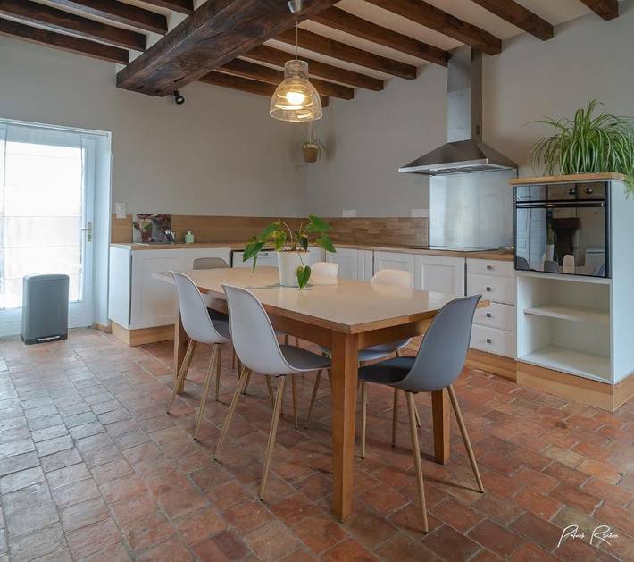 Location de vacances pour 8 personnes, avec jardin ainsi que vue et piscine à Montreuil-sur-Maine - 2