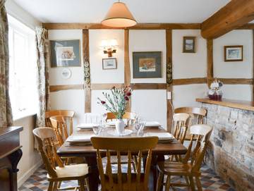 Holiday Rental for 8 People in Gloucestershire, Photo 3