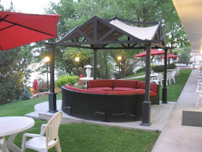 Hôtel pour 4 personnes, avec terrasse et jardin ainsi que piscine et jacuzzi