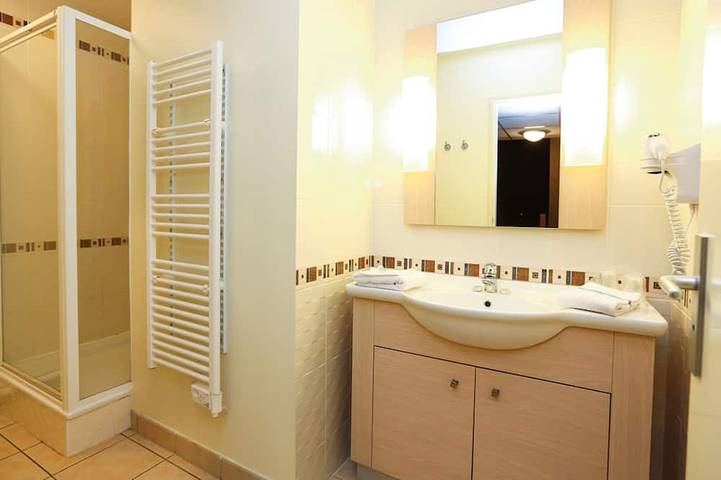 Entire apartment, La Villa Du Lac- 3 rooms for 6 people in Divonne-les-Bains, Gex