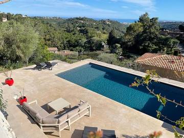 Gîte pour 2 personnes, avec jardin ainsi que piscine et vue à La Gaude