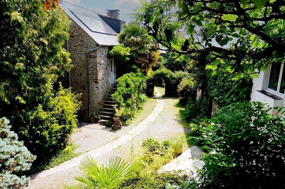 \"Le Palmier\" vacation home in Brittany, close to the sea with a German-speaking family in Plouër-sur-Rance, Región de Dinan
