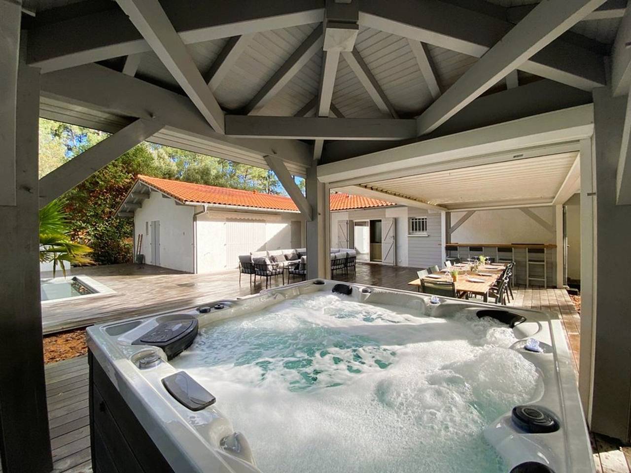 Spacious villa with jacuzzi and heated pool in Hossegor in Hossegor, Côte d’Argent