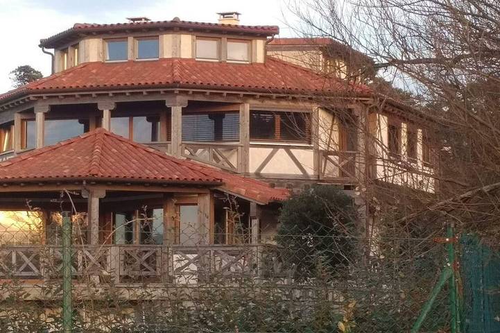 Villa für 18 Personen, mit Terrasse und Garten in Loredo