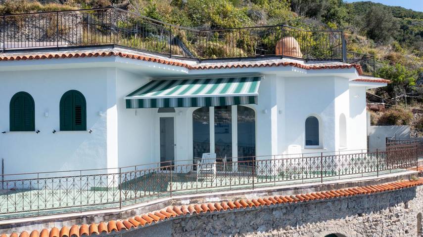 Entire apartment, Enrico Tower - Maiori, Amalfi Coast in Spiaggia Acquachiara, Maiori
