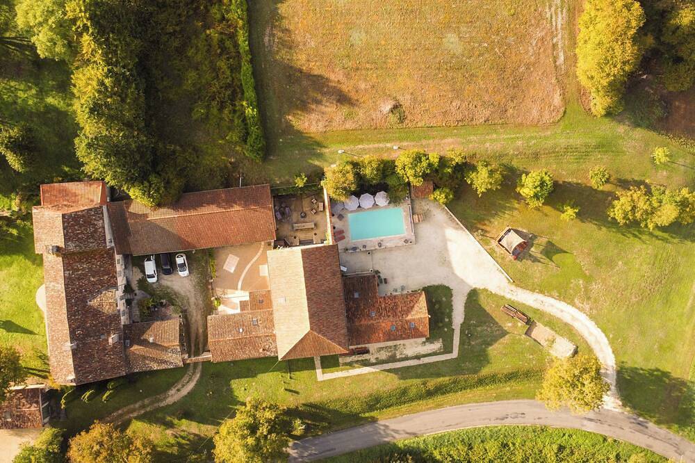 Superb Gîte, gateway to Aubeterre, crossroads of the Périgord Vert, Charente, Dordogne in Saint-Romain, Charente