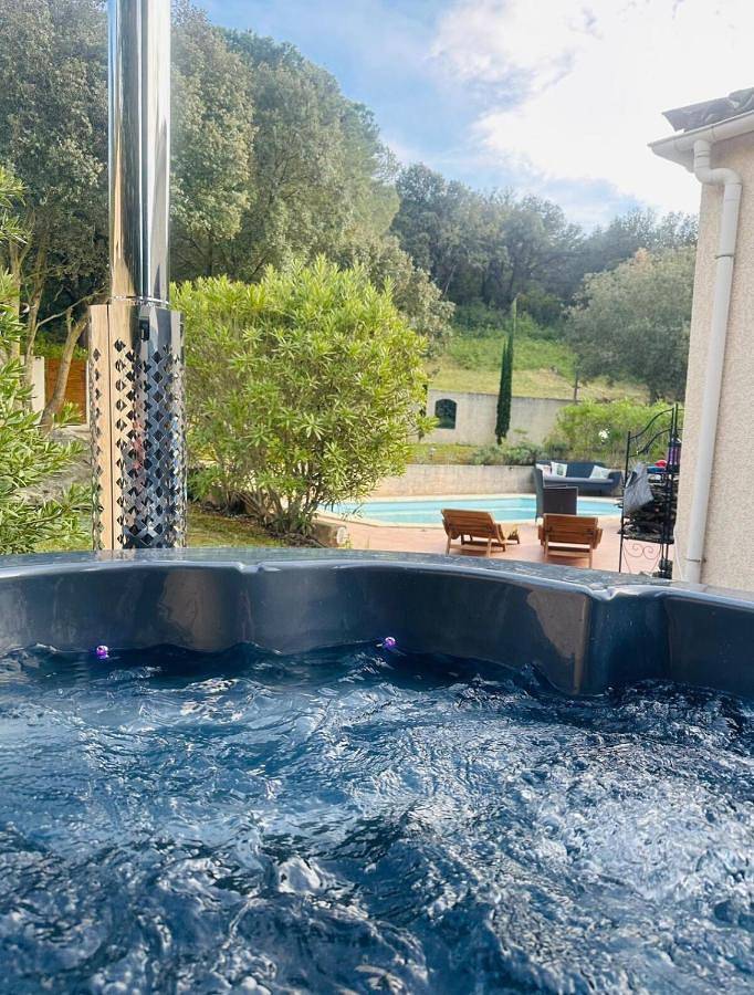 Location de vacances pour 8 personnes, avec piscine ainsi que jardin et vue, animaux acceptés dans Lac de la Cavayère - 4