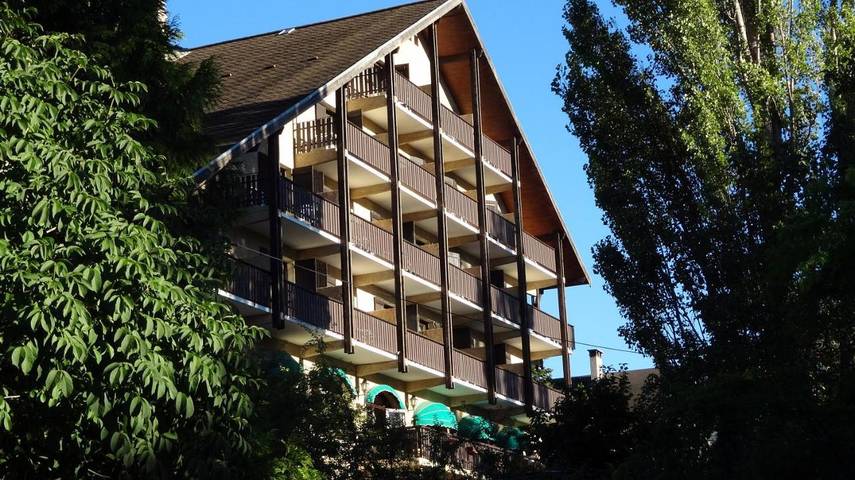 Hôtel pour 4 personnes, avec Balcon et Terrasse ainsi que Jardin et Bassin pour enfant