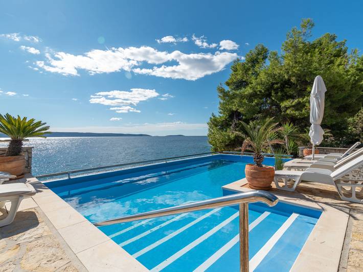 Ferienwohnung für 7 Personen, mit Balkon und Terrasse sowie Garten auf Ciovo
