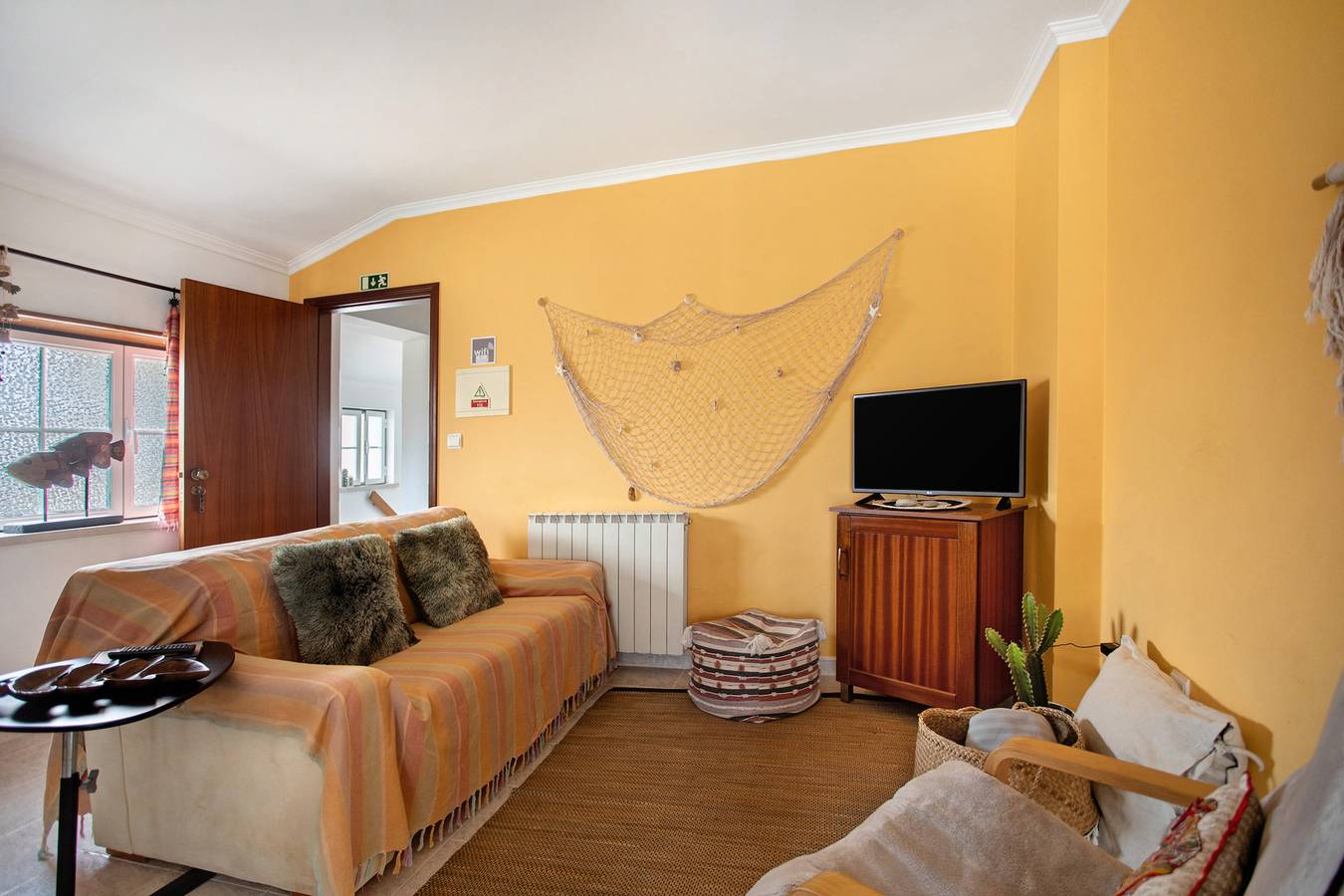 Ganze Wohnung, Ferienwohnung 'Porto Dinheiro Beach 2' mit Gemeinschaftspool, gemeinsamer Terrasse und Wlan in Ribamar, Lissabon Distrikt
