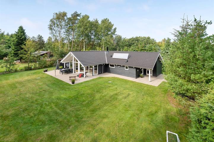 Feriehus for 8 personer, med terrasse og jacuzzi samt sauna - 1