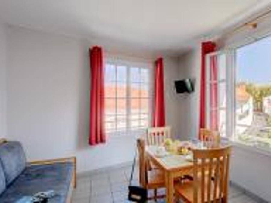Résidence L'Océan - Vacancéole - Appartement 4 personnes - 2 pièces 4 personnes in La Tranche-sur-Mer, Vendée