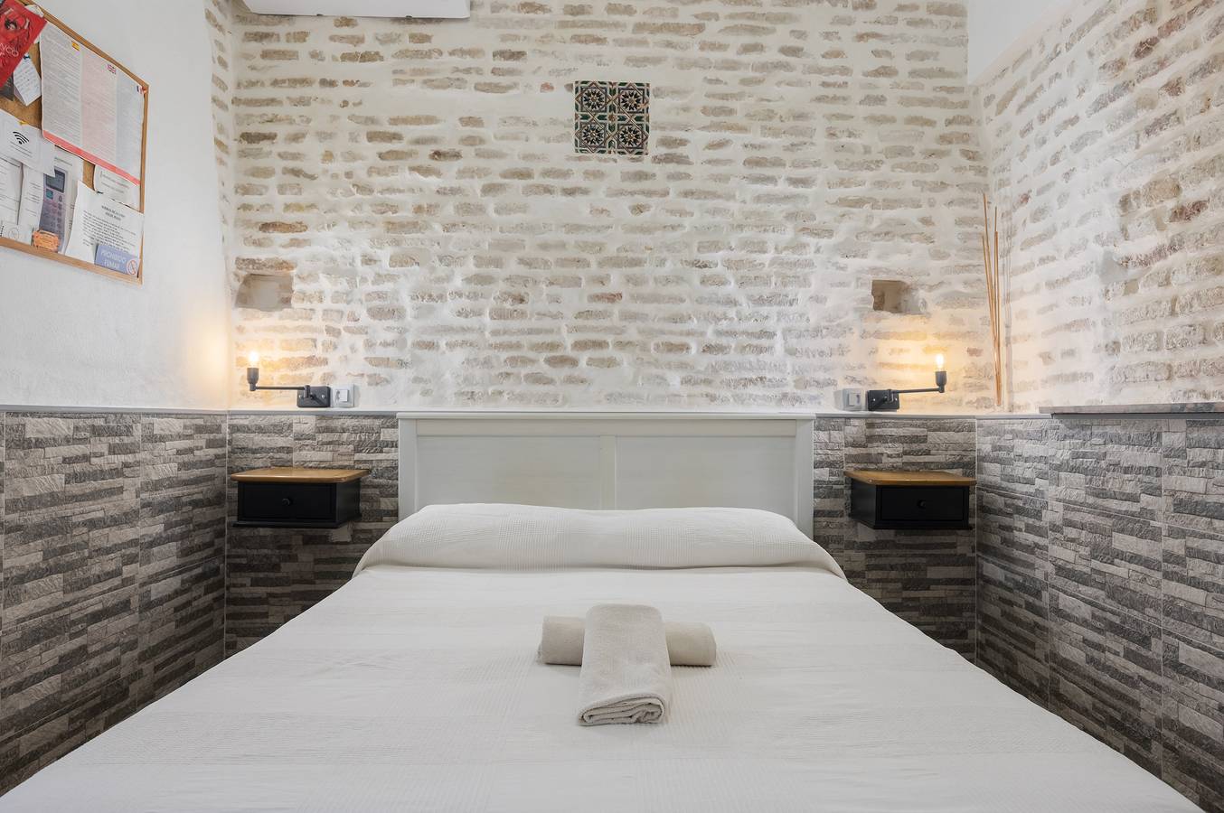 Appartamento intero, Appartamento 'Doble Con Baño Privato' con Wi-Fi e Aria Condizionata in Casco Antiguo, Siviglia