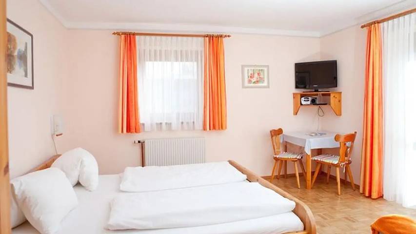 Ferienwohnung für 3 Personen, mit Garten in Bad Waltersdorf