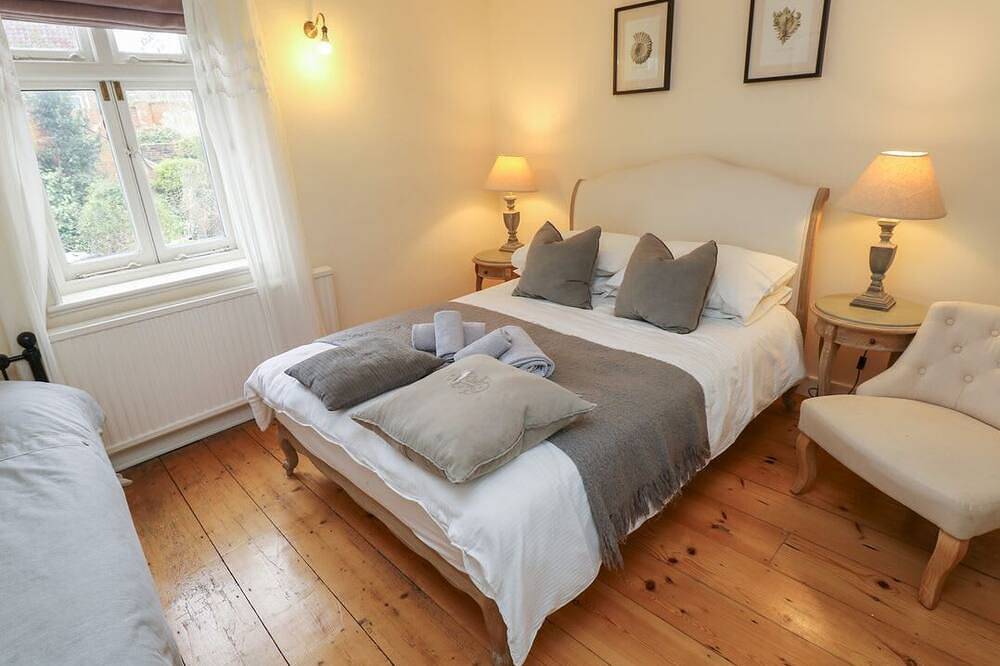 Captains Row, Lymington. 2 bed in Lymington, Hampshire