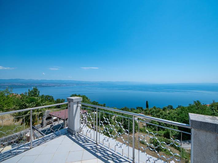 Ferienwohnung für 4 Personen, mit Balkon und Garten in Lovran - 2