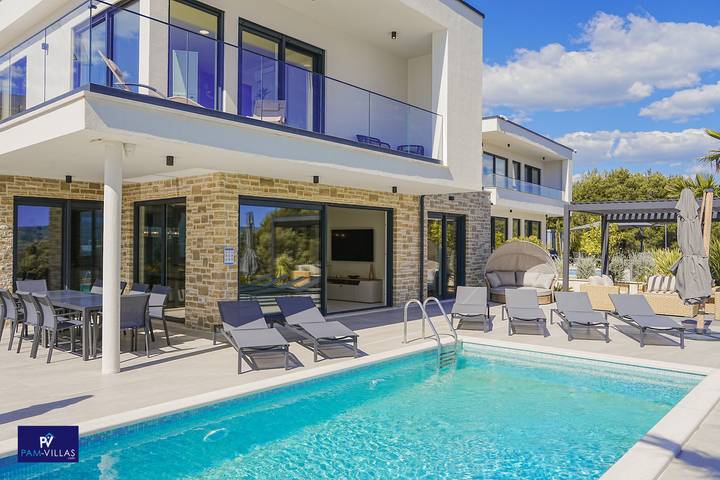 Villa für 12 Personen, mit Terrasse und Garten in Primosten