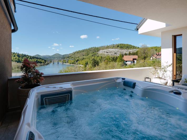 Ferienhaus für 10 Personen, mit Terrasse und Seeblick sowie Sauna, mit Haustier